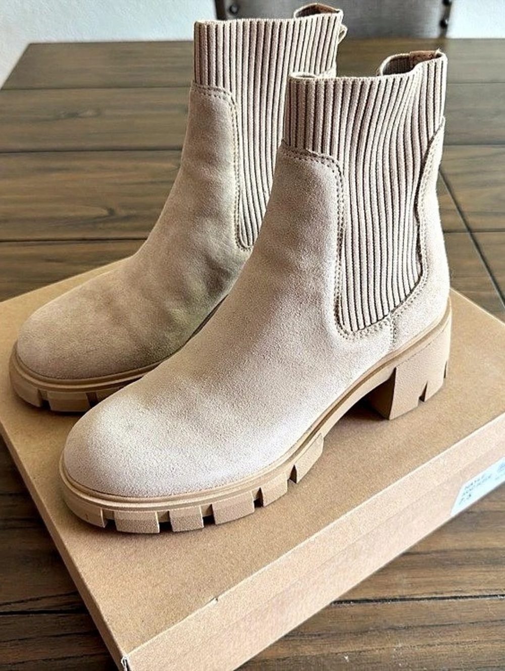 Steve Madden Hayle Sand Suede Platform Chelsea Boot Lug Sole Chelsea Ankle Boots